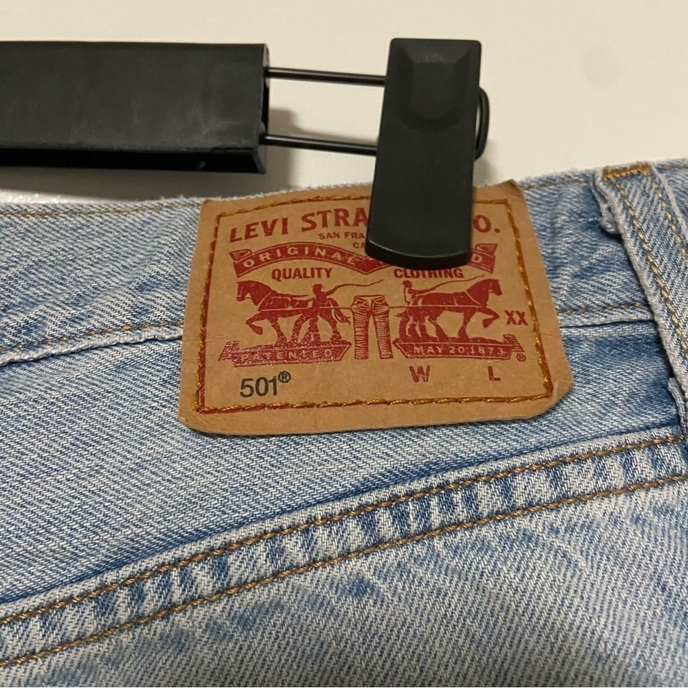 Levi's Patched 501 Cut Off Denim Jean Shorts Size 28 - Picture 8 of 9